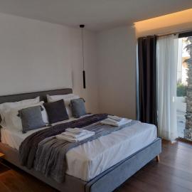 Rafina Studio apartments kondilia，位于拉斐那的酒店