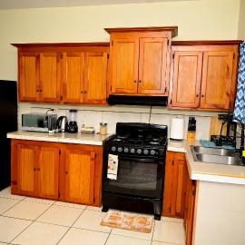Cozy one bedroom & Car rental apartment，位于Lambeau的酒店