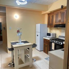 Cozy one bedroom & Car rental apartment pool side，位于Lambeau的酒店