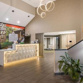 Clarion Pointe Sevierville-Pigeon Forge，位于赛维尔维尔的酒店