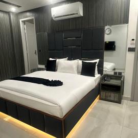 Gold Pine Hotel Mall Road，位于拉合尔的酒店