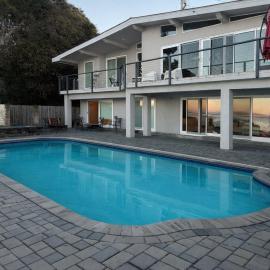 Waterfront Luxe Retreat，位于科尔蒂马德拉的酒店