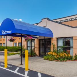 All Seasons Inn & Suites Smithfield Providence，位于史密斯菲尔德的酒店