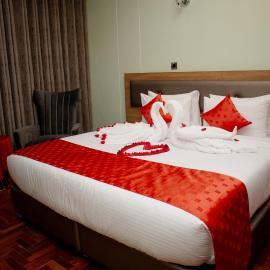 TJ's Boutique Hotel，位于埃尔多雷特的酒店