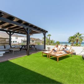 Resort Macenas #SeaViewApartment #TerraceAndSunbeds #2BR，位于莫哈卡尔的酒店