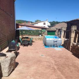 Casa rural Regajo Lobos，位于San Bartolomé de Béjar的酒店