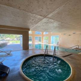 Howard Johnson Pilar Resort Spa & Convention Center，位于皮拉尔的酒店