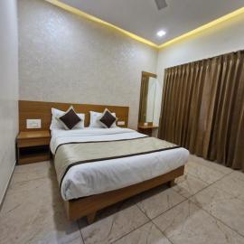 Ganeshratna Ventures Hotel Veluvan
