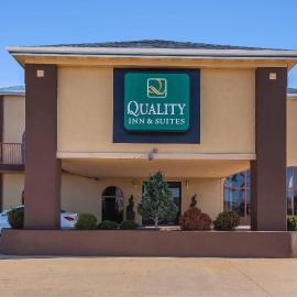 Quality Inn & Suites Owasso US-169，位于Owasso的酒店