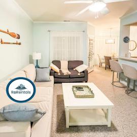 Beach perfect getaway 2 bedroom apartment，位于柏斯海滩的酒店