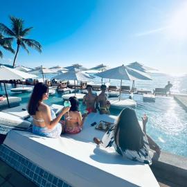 Miracle Beach Club Resort With Luxury Sunbeds include Free credit for redeemable food & drinks，位于达叻府的酒店