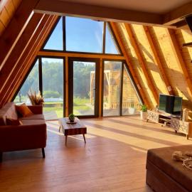 Harmony Cottage - Private Jacuzzi & Nature，位于巴尼亚卢卡的酒店