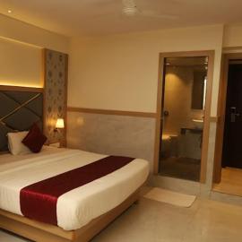 Hotel Sapphire Inn，位于Ulhasnagar的酒店