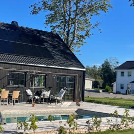 Villa Golfgatan 32 Vintrosa Lanna，位于Vintrosa的酒店