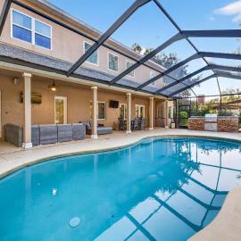 family house 5BR Heated Pool Home in Brandon - Pool Table，位于布兰登的酒店