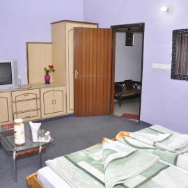 Hotel Pratiksha，位于莫拉达巴德的酒店