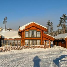 Log Cabin With Views Over Turufjell，位于弗洛的酒店