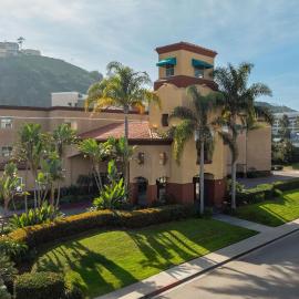 Ramada Suites by Wyndham San Diego Hotel Circle Area,位于圣地亚哥的酒店