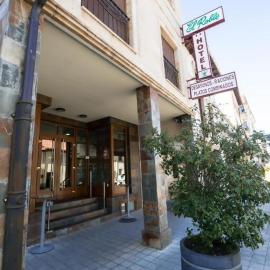 HOTEL EL ROBLE PALENTINO，位于皮苏埃加河畔塞尔韦拉的酒店