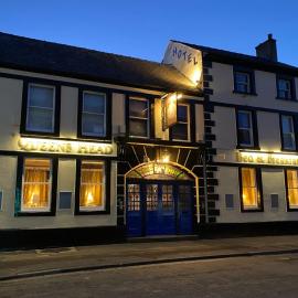 The Queen's Head Hotel，位于巴克斯顿的酒店