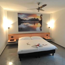 Hotel Bahnhof Haus，位于基亚索的酒店
