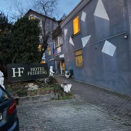 Hotel Feiertag,位于普福尔茨海姆的酒店
