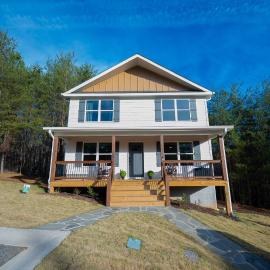 Modern Luxury Cabin w/ Hot Tub & Fire Pit in Helen