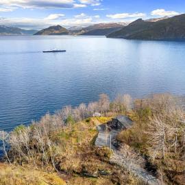 Look at this view! 3 BR house overlooking Hardangerfjorden，位于Kvam的酒店