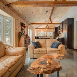 Spa by Lake Edja - Chalet Yellow Mellow，位于Messines的酒店