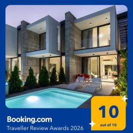 IKIES 3 Modern Eco-Friendly Private Seaview SIGNATURE Villas with a Pool，位于沃洛斯的酒店