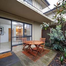 Moonya Courtyard，位于Carnegie的酒店