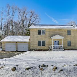 Pet Friendly & WFH Ready! Quiet Hudson Valley Apt，位于纽堡的酒店