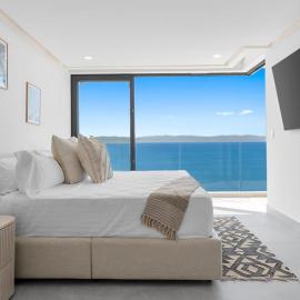 PANAREA - Luxury Beachfront Condos in Bucerias，位于布塞里亚斯的酒店