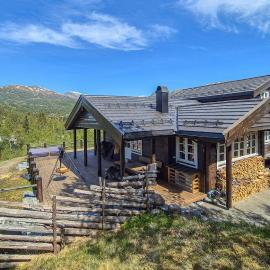 Cosy Cabin With Jacuzzi Right By The Ski Slope，位于努尔黑姆松的酒店