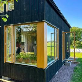 Small House Amongst Apple Trees Near Vättern，位于Ödeshög的酒店
