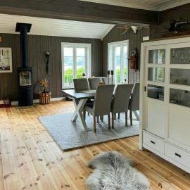 Modern Cabin Near Family Beaches In Holmsbu，位于Holmsbu的酒店