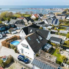 Havsnära Poolvilla Med Medelhavskänsla，位于特雷勒堡的酒店