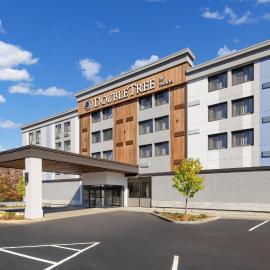 Doubletree By Hilton Concord Downtown，位于康科德的酒店
