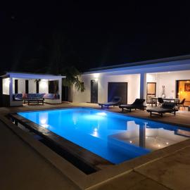 Superbe villa de luxe，位于Ngaring的酒店