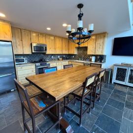 Kirkwood Resort between Village & Timber Creek，位于Markleeville的酒店