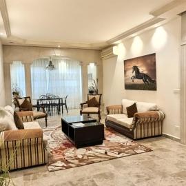 Spacious Apart, 2-min to beach & Old Souk，位于朱拜勒的酒店