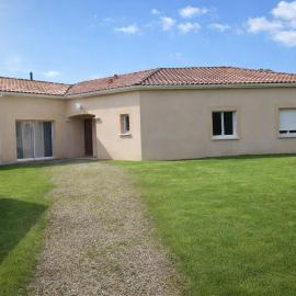 Evasion nature avec spa et piscine - Maison spacieuse à Montpouillan 47200，位于Montpouillan的酒店