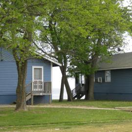 Virginia Landing Camping Resort Cabin 2，位于Quinby的酒店