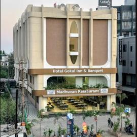 Hotel Gokul Inn & Banquet，位于瓦皮的酒店