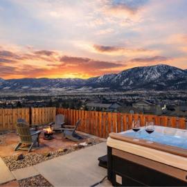 Mountain Views, Hot-tub, Mini-golf, Sauna, Games!，位于Monument的酒店