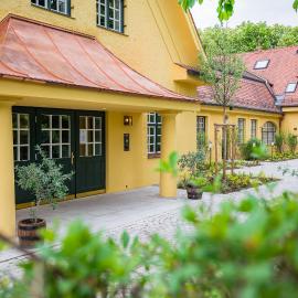 Gutshotel Menterschwaige - Heritage Boutique Hotel with Timless Elegance