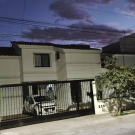 habitación independiente con entrada independiente，位于阿瓜斯卡连特斯的酒店