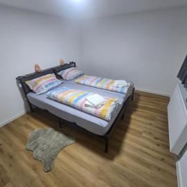 Zweibettzimmer mit Gemeinschaftsbad und Küche Großenbach，位于欣费尔德的酒店