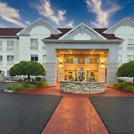 Holiday Inn Express Hotel & Suites Port Clinton-Catawba Island by IHG，位于克林顿港的酒店