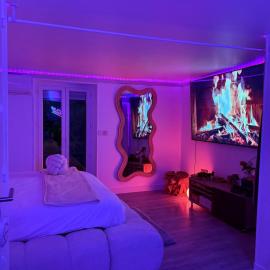 L'Interdite House - Limitless - Jacuzzi Cinema Love，位于奥尔日河畔萨维尼的酒店
